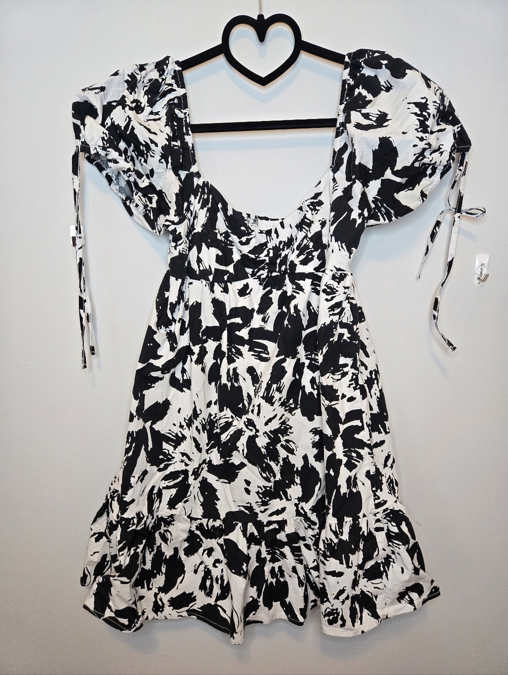 Lush Black and White Babydoll Dress w/Puff Sleeves Size Small